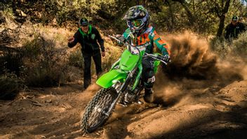 川崎KLX140R L正式发布，初学者完美的越野摩托车