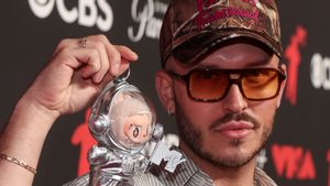 Desainer Labubu Marko Monroe Pamer 'Moonbubu' di Red Carpet MTV VMA 2025