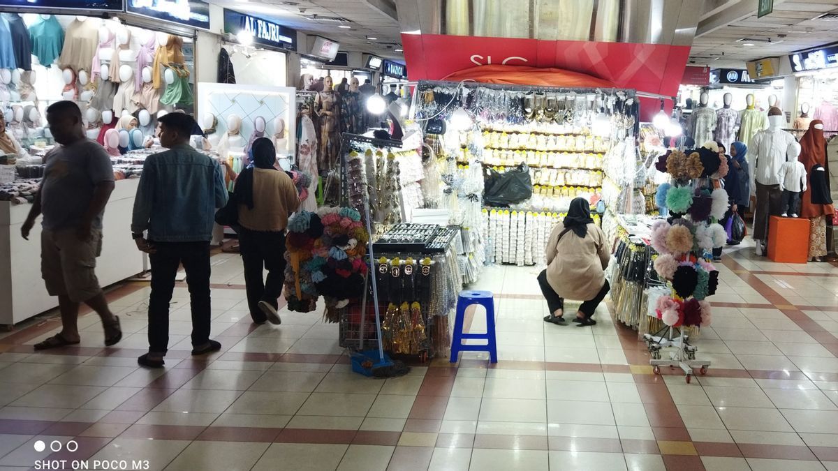 Tanah Abang Market Traders Must Be Able To Follow Online Sales Trends
