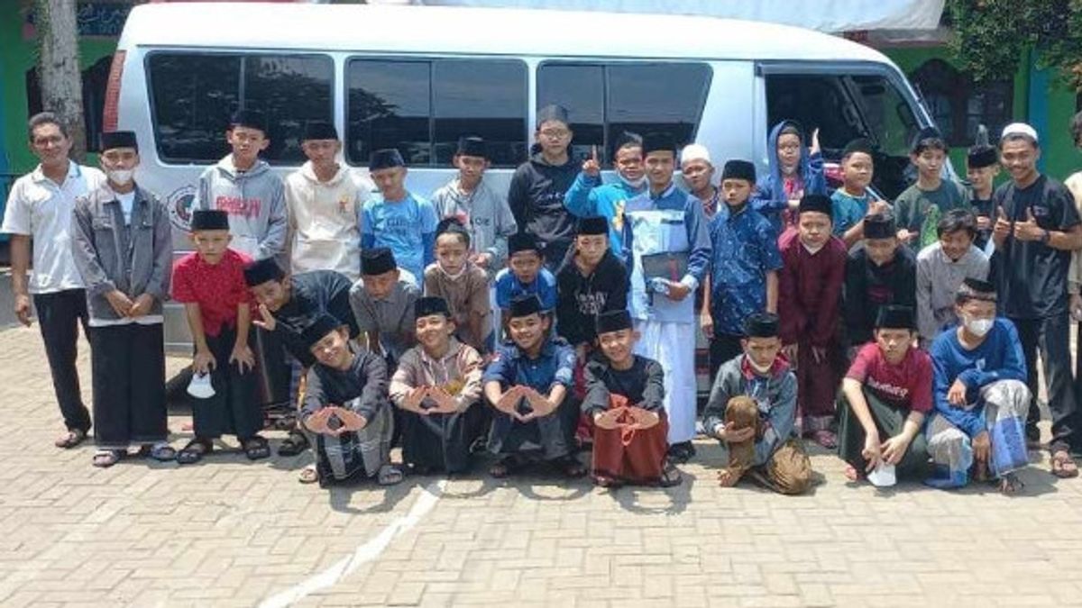 Happy Children In East Java Picked Up To Watch Free Miracle In Cell No 7