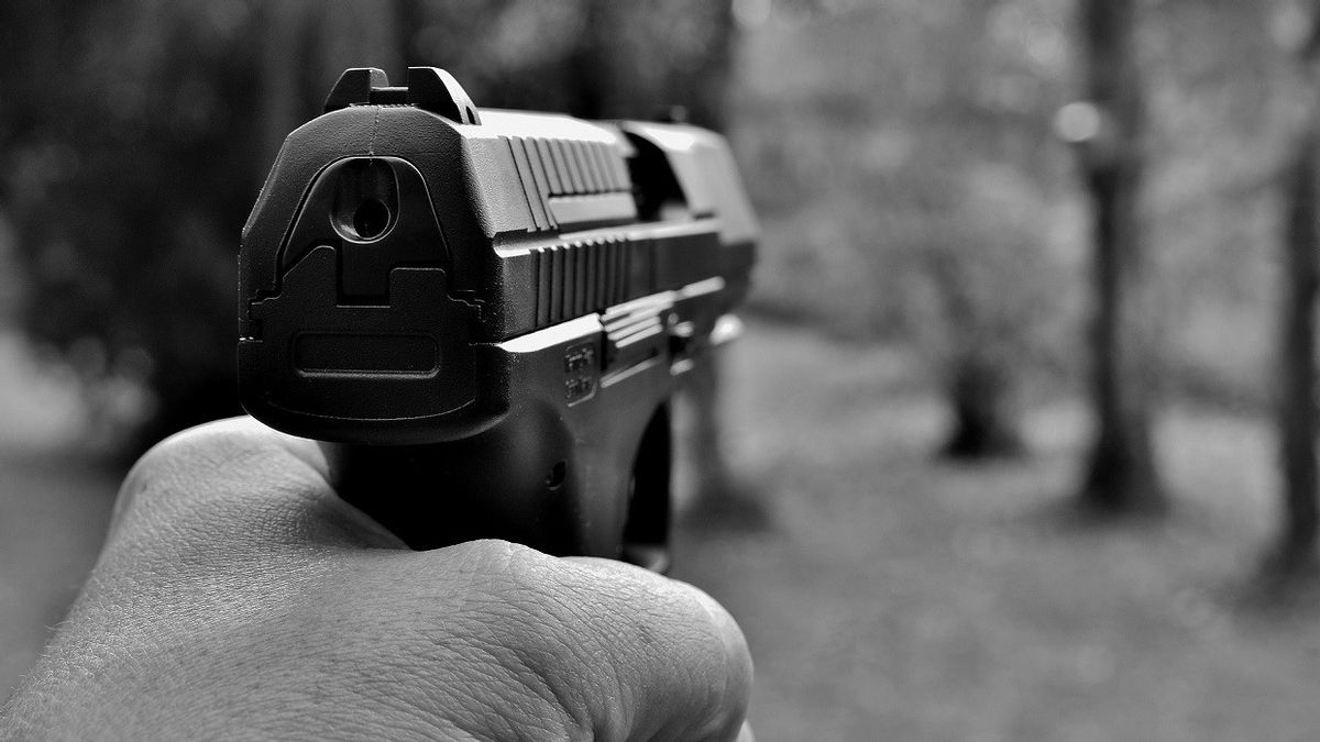 Une Fusillade Dans Un Lycée Du Michigan Tue Trois étudiants, Shérif : Un Suspect Pratique Le Tir à L’arme à Feu