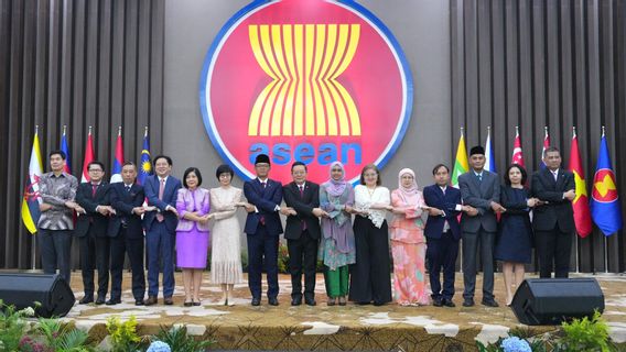 ar - 58 ans de l'ASEAN, le ministre des Affaires étrangères Sugiono : Nous défendons pour le dialogue, la coopération et l'unité