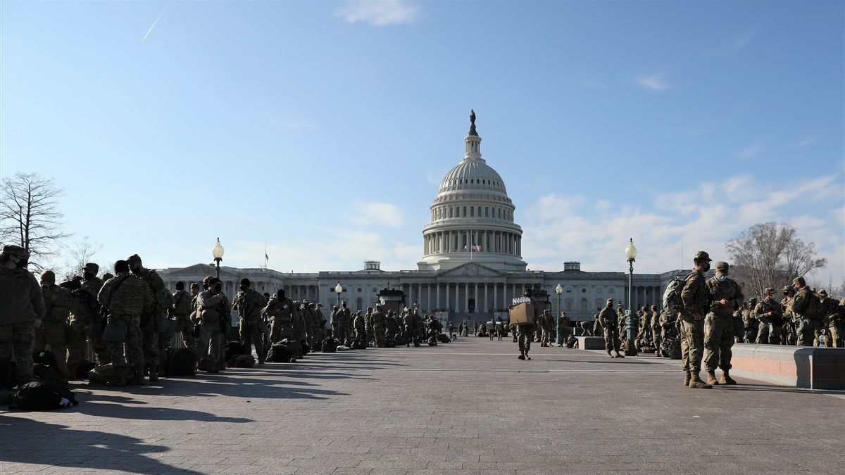 Tens Of Thousands Of Health Workers Have Not Been Vaccinated Against COVID-19, New York Considers Deploying The National Guard