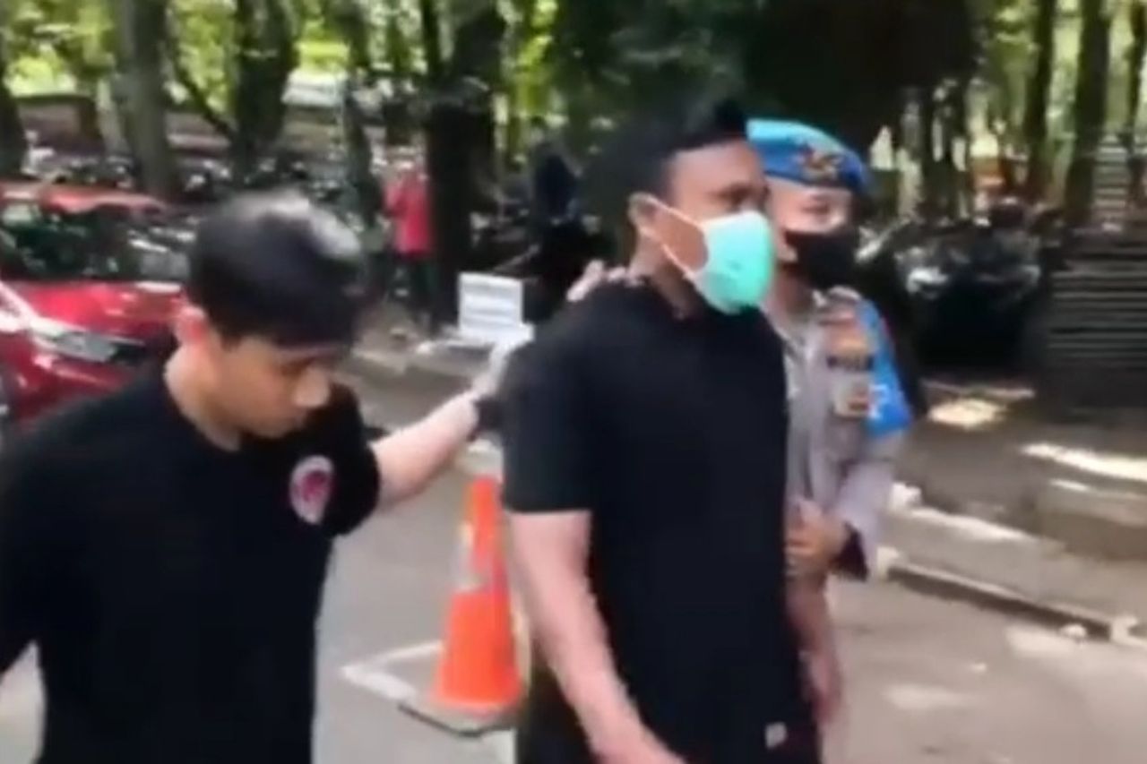 The Man Who Made A Scene At The Metro Police Arrested By The Drugs Dept., Hasn't Become A Suspect, In Fact, He Wants To Run Away