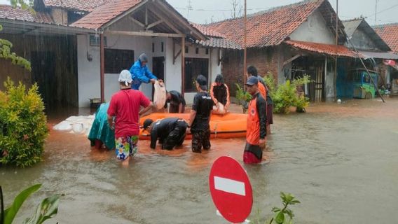 家屋が浸水し、BPBDは105ペカロンガンの住民が多くのポイントに避難したと言います