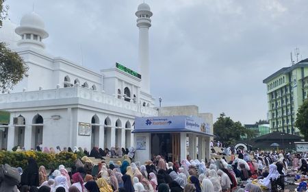 Jemaah shalat Iduladha di Masjid Al-Azhar Melimpah Hingga ke Halaman