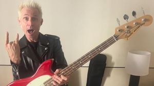 Green Day Bassist Mike Dirnt Gives His Bass To A Boy In Mexico