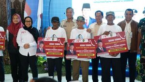 Tarik Becak Sejak Muda, Kakek Suminto Kini Tersenyum Dapat Becak Listrik dari Presiden