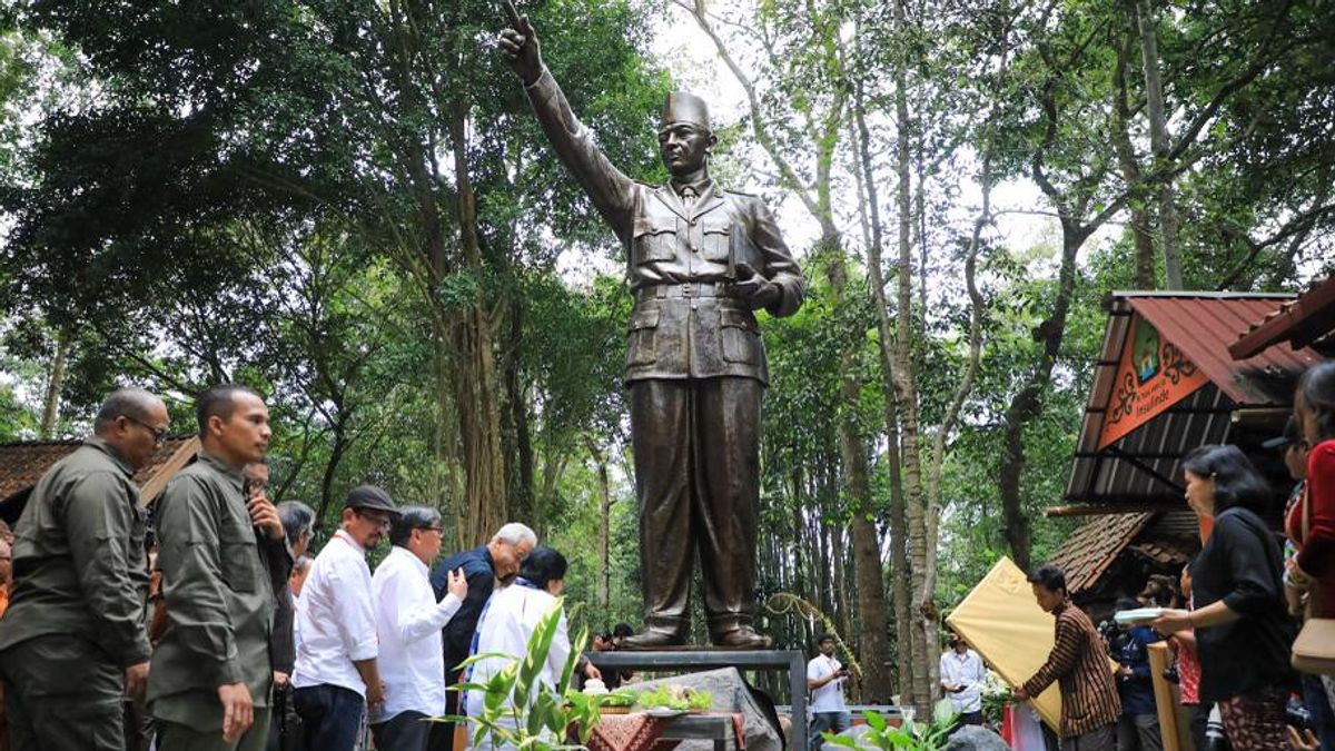 Dampingi Megawati Resmikan Patung Bung Karno, Ganjar: Pancasila In Action Butuh Pendekatan Budaya