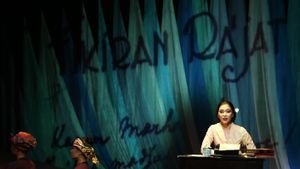 Penampilan Isyana Sarasvati Jadi SK Trimurti di Pentas Monoplay Melati Pertiwi