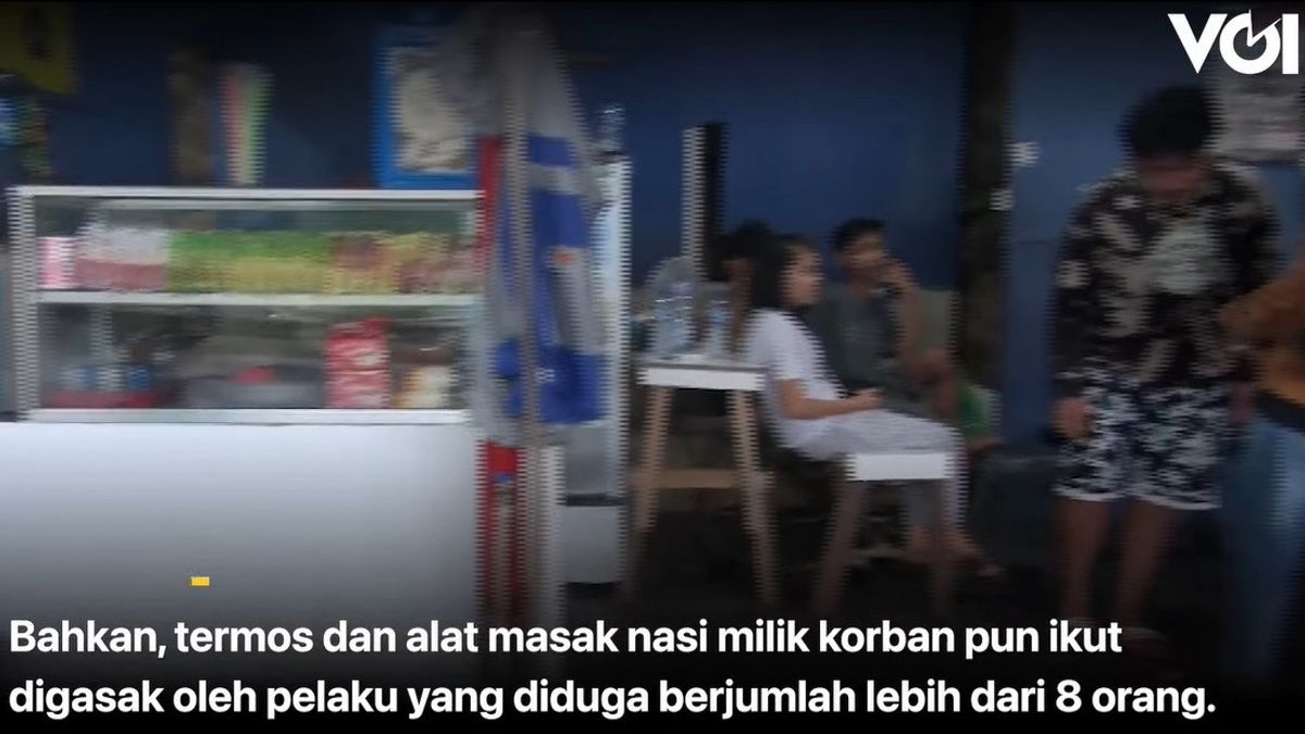 VIDEO: Ganasnya Kawanan Perampok di TB Simatupang, Dua Karyawan Disabet Celurit, Rice Cooker Dibawa Kabur