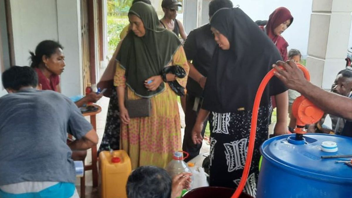 Masyarakat di Teluk Wondama Papua Barat Nikmati Minyak Goreng Murah Rp14.000, Salah Satu Warga: Lumayan Bisa Bantu Keuangan Dapur