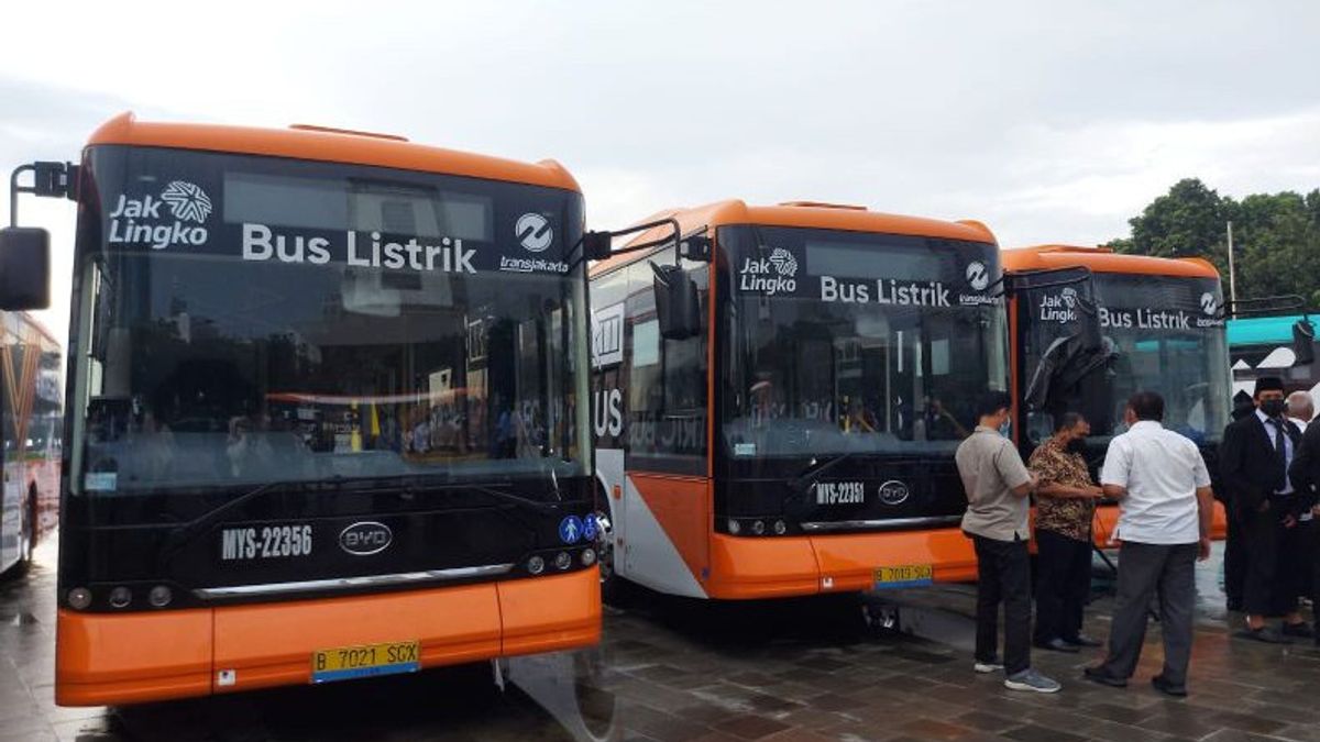 Bus Listrik TransJakarta Lolos Uji Ketahanan Banjir