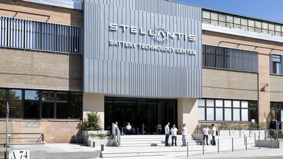 Smoothing Steps Towards Electrification, Stellantis Opens Battery Development Facility In Italy