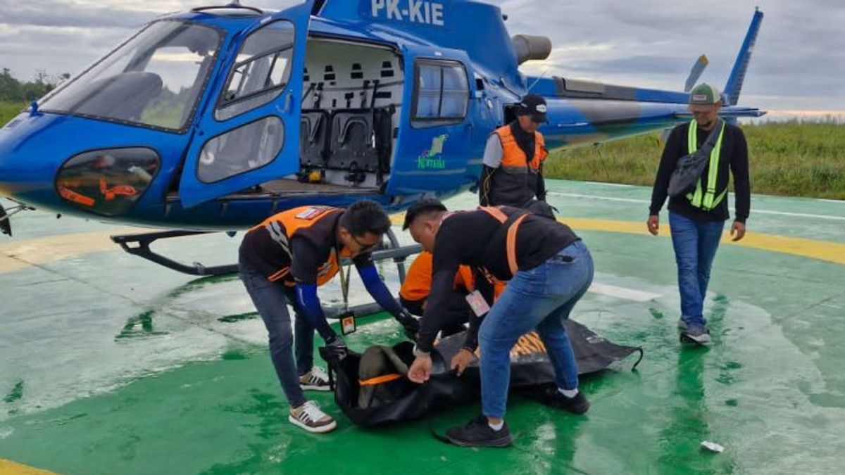 The Body Of The Peak Climber Cartensz Flown To Jakarta