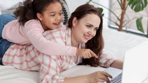 Kapan Anak Boleh Kenal Teknologi? Ini Panduan dan Penjelasannya