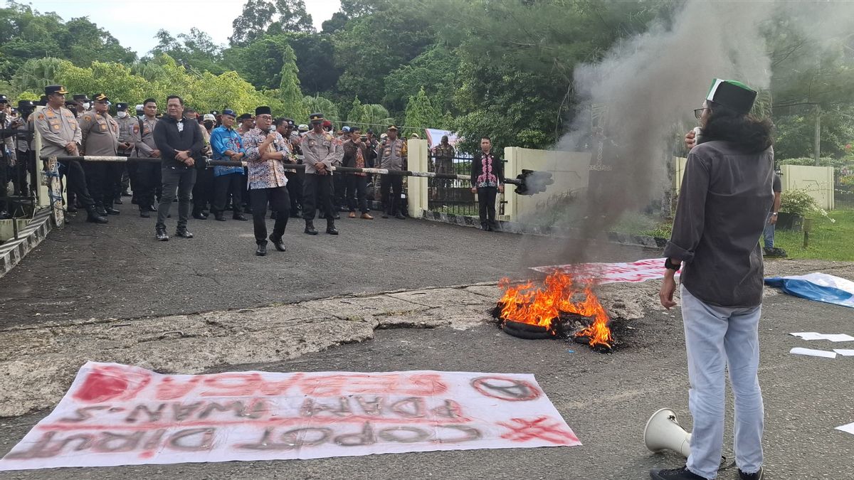 Mahasiswa Geruduk Kantor Wali Kota Tarakan, Tuntut Direktur PDAM Dan Lurah Kampung Enam Dicopot