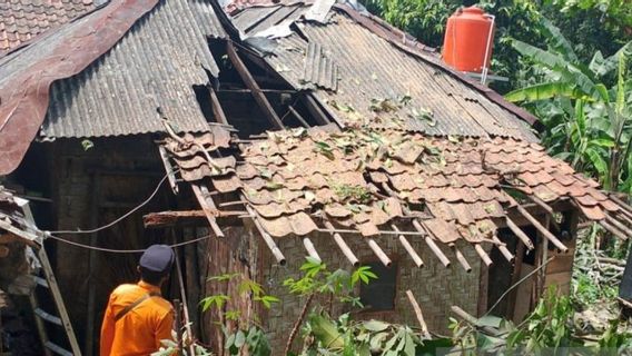 Sukamakmur Bogor Diterjang Angin Kencang, 38 Rumah Rusak
