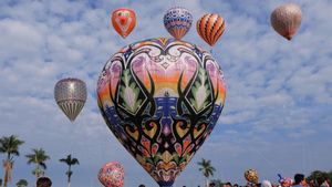 Hot Air Balloon Explodes In Pacitan, 4 Injured