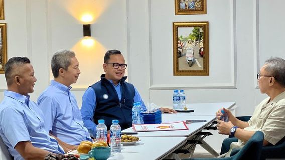 Chairman Of PAN Submits Letter Of Recommendation To Dedie Rachim-Jenal In Bogor City Election