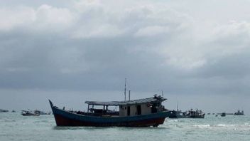 Hundreds Of Fishing Boats Run Aground On The Water Port Lane Of Katung Bangka