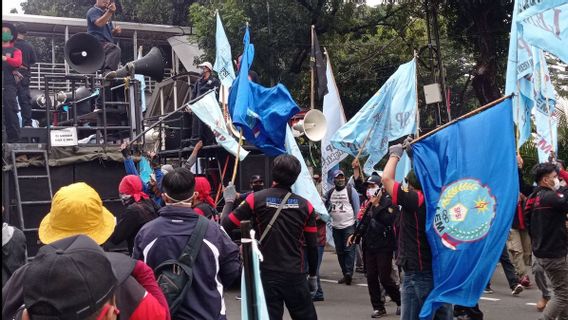 Menurunnya Tren Penolakan UU Cipta Kerja di Medsos