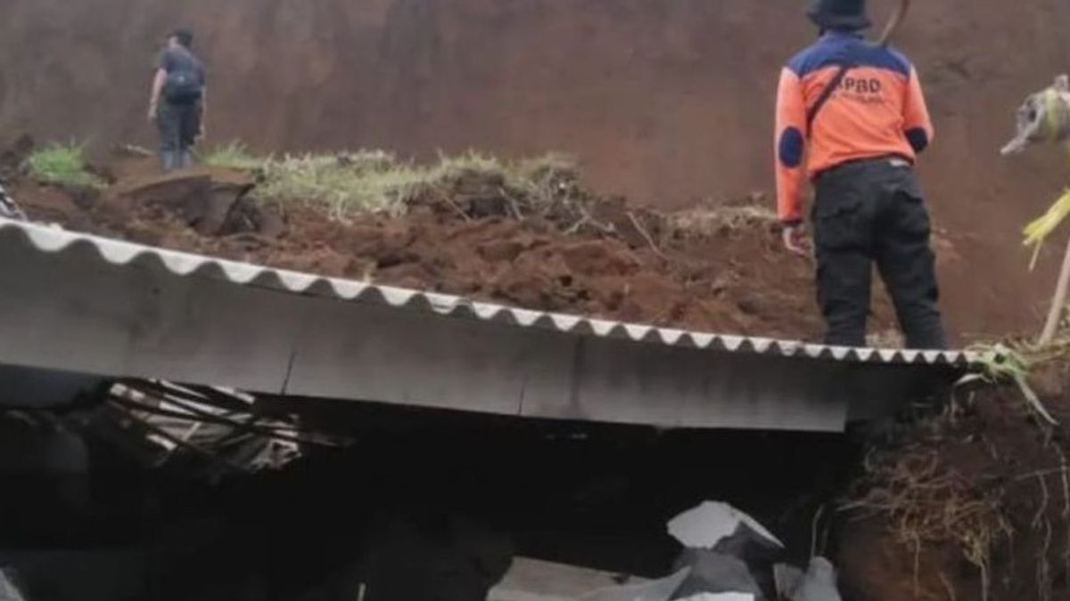 4 Houses Of Residents In Lereng, Mount Bromo, Damaged As A Result Of Landslides