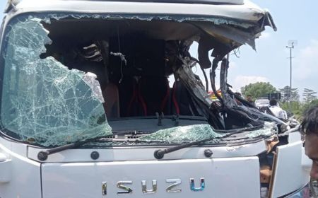 4 Tewas dalam Kecelakaan Bus Angkut Santri di Tol Semarang-Solo