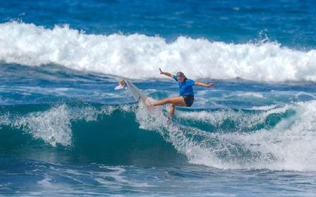 Selain Sirkuit Mandalika untuk Balapan, Lombok Juga Punya Pantai Seger buat Para Pecandu Adrenalin Surfing