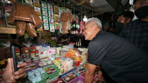 Blusukan di Pasar Pucang Anom, Ganjar sebut Harga Cabai Mulai Turun