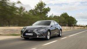 Lexus Intends To Turn The ES Sedan Into Pure Electricity, Here's The Proof
