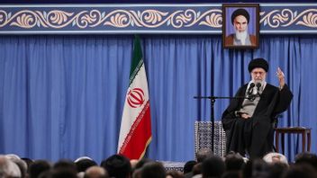 イランの最高指導者、米国がCOVID-19をプレーしていると非難