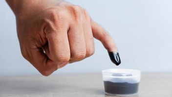 pétition de vote en Papouasie tenue début août 2025, le gouverneur de la ville de Kasak, Dongkrak, participe