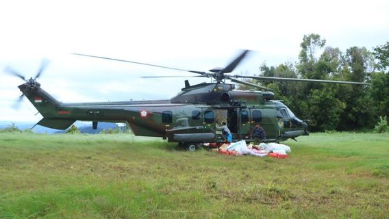 Logistik Korban Bencana Longsor Luwu Didistribusikan Pakai Heli TNI AU