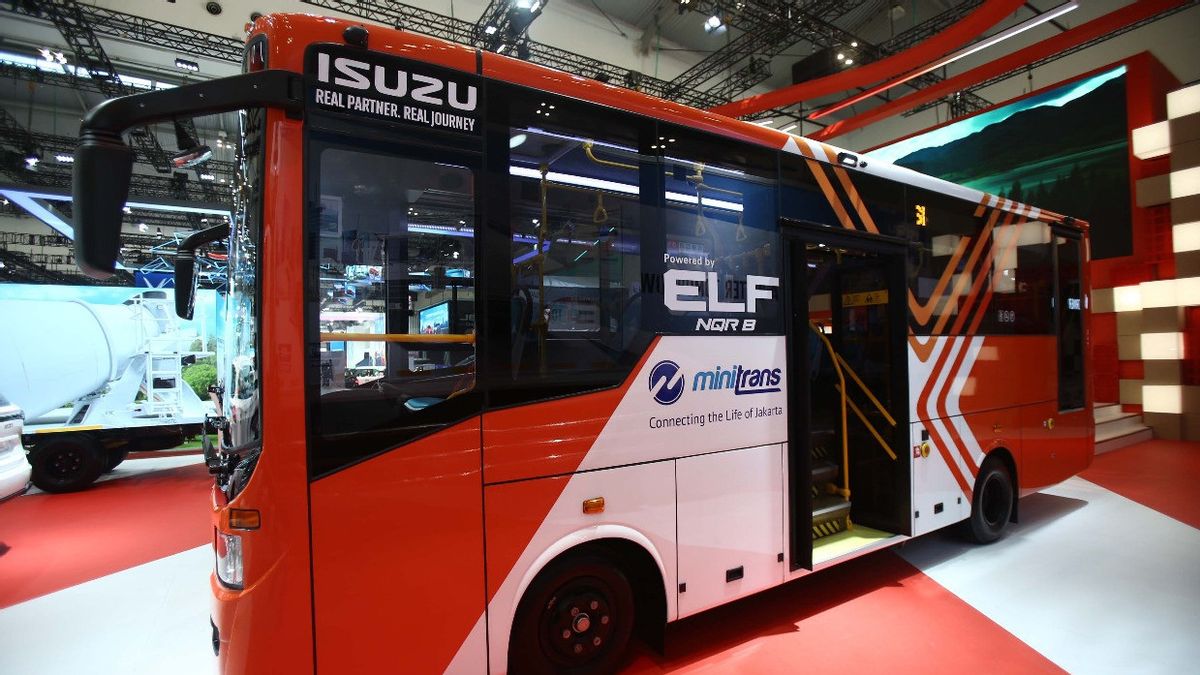 五十铃ELF NQR B 现在是Transjakarta舰队的中流砥柱