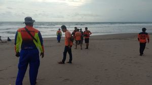 Tim SAR Cari Wisatawan yang Hilang Terseret Ombak di Pangandaran