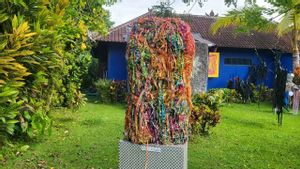 Junkyard Collective Bali: Free Gallery in Ubud, Art from Plastic, and the Threat of Microplastics in Our Rice