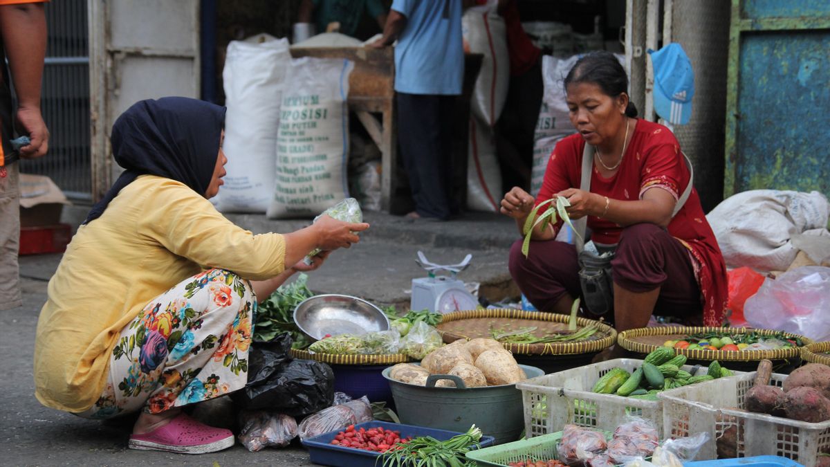 Markets In Jakarta Apply Odd-Even To Minimize COVID-19 Transmission