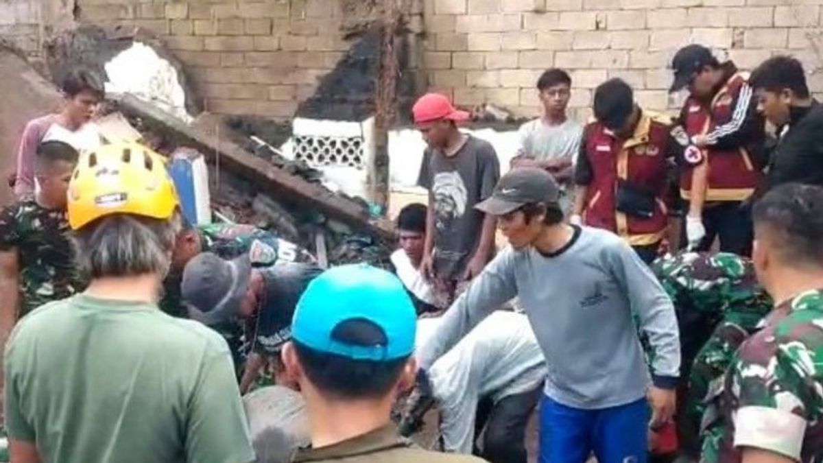 Members Of The Cianjur Earthquake Disaster Task Force DIEd By Buildings
