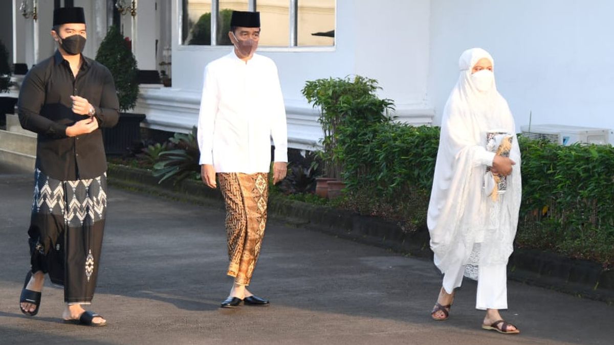 After Eid Prayers, Jokowi And Iriana Return To The Great Yogya Building But Time To Greet The Congregation In Front Row
