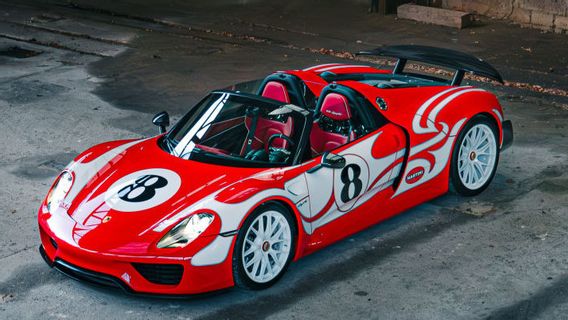 保时捷918 'Weissach' Spyder, 这款稀有路人车被拍卖, 估计售价超过300亿印尼盾