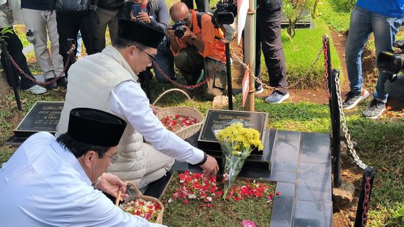 Le premier jour de la campagne, RK-Suswono Ziara Tomb de la figure de Betawi sur le caoutchouc TPU