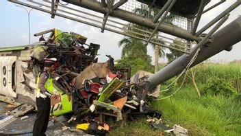 One More, Victim Died In Deadly Bus Accident On Surabaya-Mojokerto Toll Road Becomes 14 People
