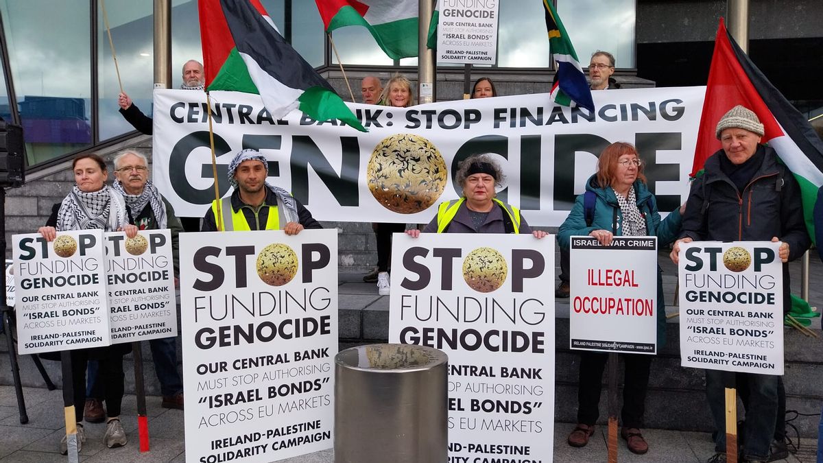 Des centaines d'Irlandais protestent contre la vente d'obligations israéliennes