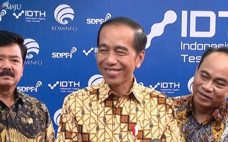 Jokowi Hanya Lempar Senyum Soal Pertemuan Prabowo-Mega