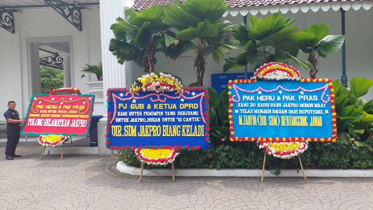 3 Karangan Bunga Ungkap Dugaan Nepotisme PT Jakpro Terpajang di Balai Kota DKI