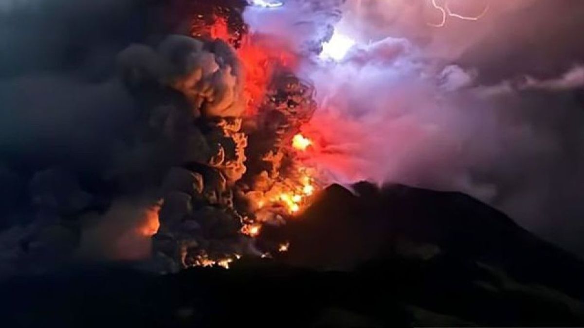 Bagikan Aktivitas Gunung Ruang, Badan Geologi Catat 1.439 Gempa Vulkanik dalam Waktu 17 Hari
