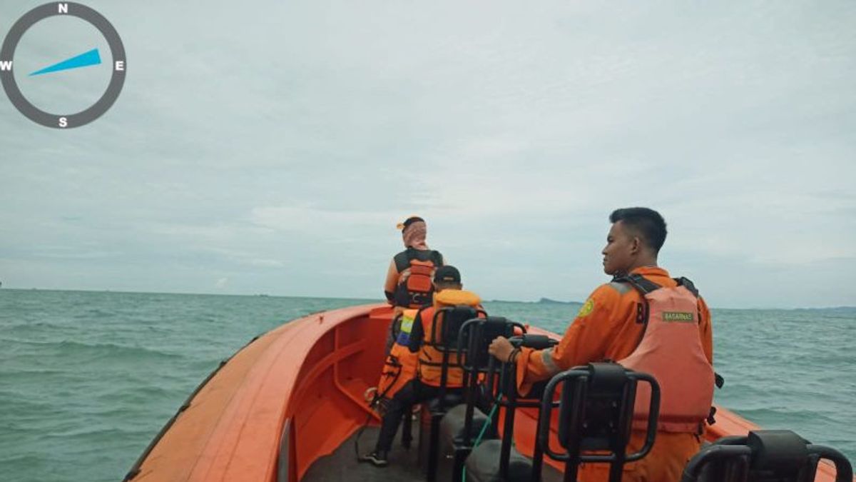 Basarnas Banten Sisir Perairan Merak Cari Penumpang Jatuh dari KMP Rishel