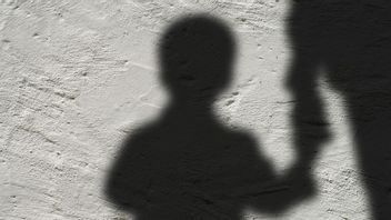 امرأة مغربية تتحرش بطفل، عضضت حتى الموت