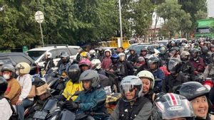 Dipenuhi Pemotor, Hampir 64 Ribu Kendaraan Lintasi Pantura Cirebon Arah Jakarta